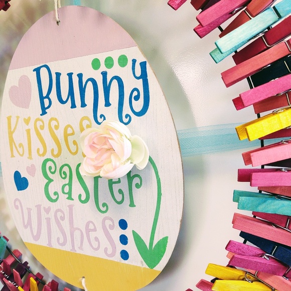 HANDCRAFTED EASTER CLOTHESPIN WREATH BUNNY KISSES EASTER WISHES PAINTED SIGN 19" - Picture 5 of 8